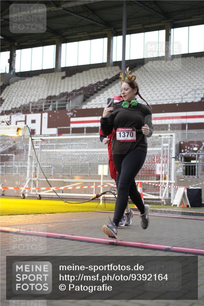 07.12.2025 - St. Pauli X-Mass-Run No. 15 Patografie http://msf.ph/oto/9392164 07.12.2025 10:49:08 Ziel 191, 194, 471, 1155, 1164, 1166, 1370, 1372, 2764, 2765, 2921, 2933, 3366, 3369 meine-sportfotos.de