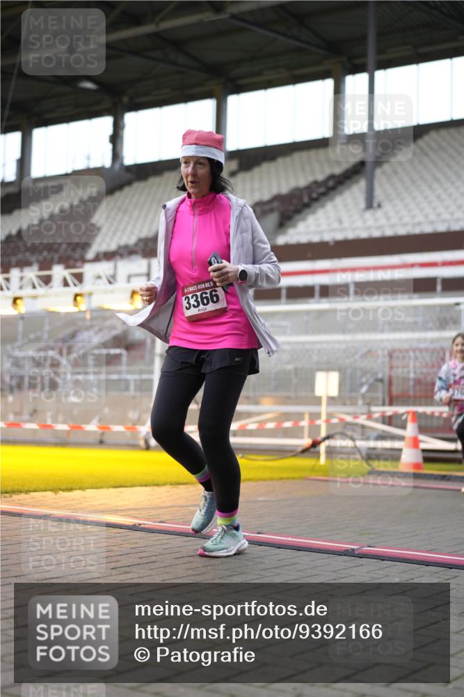 07.12.2025 - St. Pauli X-Mass-Run No. 15 Patografie http://msf.ph/oto/9392166 07.12.2025 10:49:11 Ziel 191, 194, 471, 1155, 1166, 1274, 1370, 1372, 2764, 2765, 2921, 2933, 3366, 3369 meine-sportfotos.de