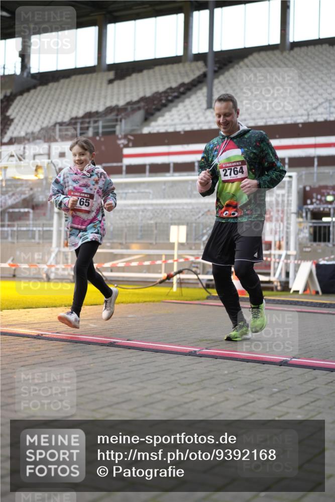 07.12.2025 - St. Pauli X-Mass-Run No. 15 Patografie http://msf.ph/oto/9392168 07.12.2025 10:49:12 Ziel 191, 194, 471, 1155, 1274, 1370, 1372, 1663, 2764, 2765, 2921, 2933, 3366, 3369 meine-sportfotos.de