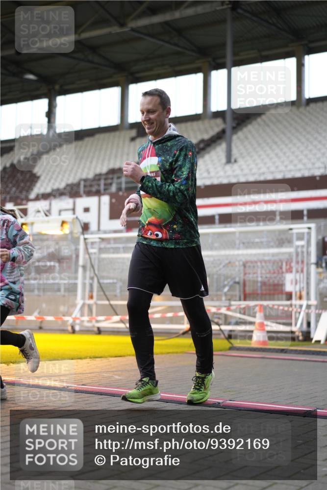 07.12.2025 - St. Pauli X-Mass-Run No. 15 Patografie http://msf.ph/oto/9392169 07.12.2025 10:49:13 Ziel 191, 194, 471, 1155, 1273, 1274, 1370, 1372, 1663, 2764, 2765, 2921, 2933, 3366, 3369 meine-sportfotos.de