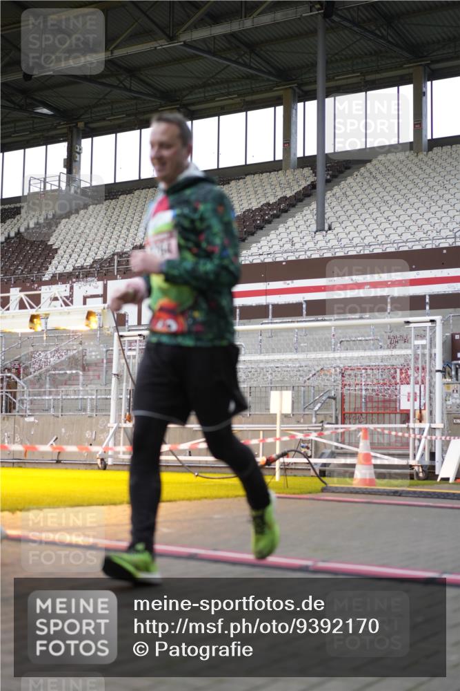 07.12.2025 - St. Pauli X-Mass-Run No. 15 Patografie http://msf.ph/oto/9392170 07.12.2025 10:49:13 Ziel 191, 194, 471, 1155, 1273, 1274, 1370, 1372, 1663, 2764, 2765, 2921, 2933, 3366, 3369 meine-sportfotos.de