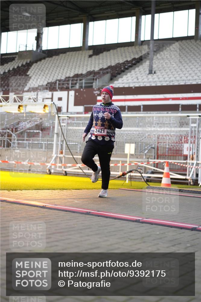 07.12.2025 - St. Pauli X-Mass-Run No. 15 Patografie http://msf.ph/oto/9392175 07.12.2025 10:49:20 Ziel 890, 1273, 1274, 1370, 1372, 1663, 2299, 2301, 2421, 2764, 2765, 2921, 2933, 3366 meine-sportfotos.de