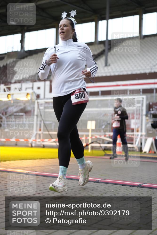 07.12.2025 - St. Pauli X-Mass-Run No. 15 Patografie http://msf.ph/oto/9392179 07.12.2025 10:49:22 Ziel 157, 890, 1179, 1273, 1274, 1370, 1372, 1663, 2299, 2301, 2421, 2764, 2765, 3366 meine-sportfotos.de