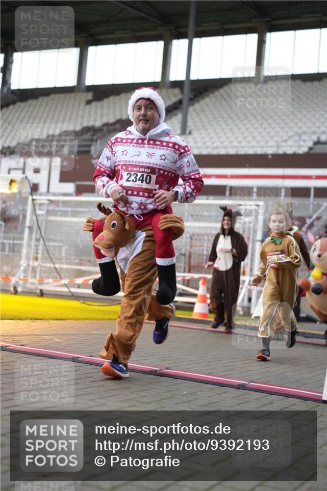 07.12.2025 - St. Pauli X-Mass-Run No. 15 Patografie http://msf.ph/oto/9392193 07.12.2025 10:49:39 Ziel 157, 916, 1035, 1179, 1232, 2299, 2338, 2340, 2341, 2777, 2779, 3380 meine-sportfotos.de