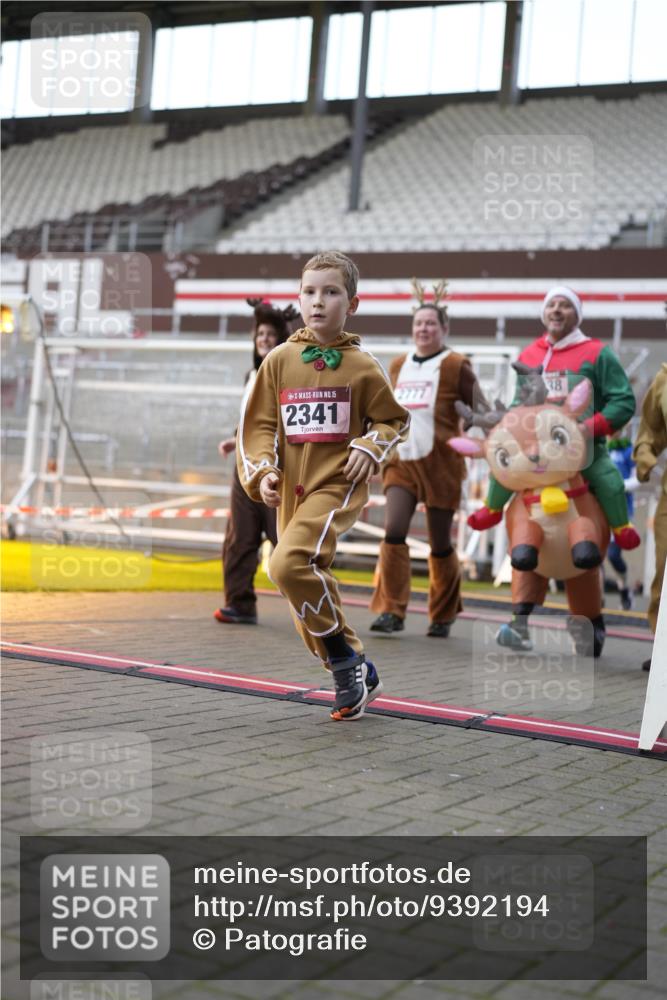 07.12.2025 - St. Pauli X-Mass-Run No. 15 Patografie http://msf.ph/oto/9392194 07.12.2025 10:49:40 Ziel 157, 916, 1035, 1179, 1232, 2100, 2201, 2338, 2340, 2341, 2777, 2779, 3380 meine-sportfotos.de