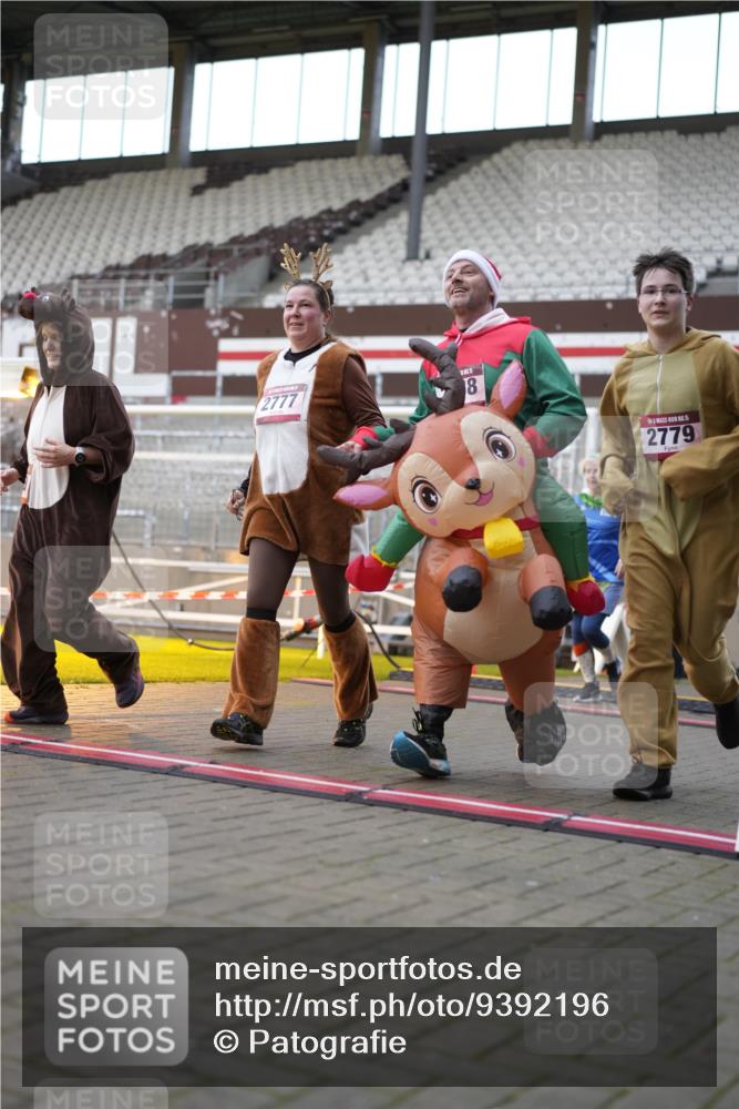 07.12.2025 - St. Pauli X-Mass-Run No. 15 Patografie http://msf.ph/oto/9392196 07.12.2025 10:49:40 Ziel 157, 916, 1035, 1179, 1232, 2100, 2201, 2338, 2340, 2341, 2777, 2779, 3380 meine-sportfotos.de