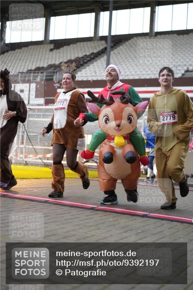 07.12.2025 - St. Pauli X-Mass-Run No. 15 Patografie http://msf.ph/oto/9392197 07.12.2025 10:49:41 Ziel 157, 916, 1035, 1179, 1232, 2100, 2201, 2338, 2340, 2341, 2777, 2779, 3030, 3380 meine-sportfotos.de