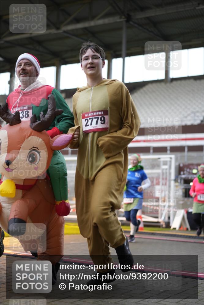 07.12.2025 - St. Pauli X-Mass-Run No. 15 Patografie http://msf.ph/oto/9392200 07.12.2025 10:49:41 Ziel 157, 916, 1035, 1179, 1232, 2100, 2201, 2338, 2340, 2341, 2777, 2779, 3030, 3380 meine-sportfotos.de