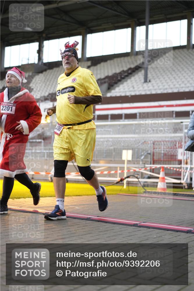 07.12.2025 - St. Pauli X-Mass-Run No. 15 Patografie http://msf.ph/oto/9392206 07.12.2025 10:49:46 Ziel 916, 1035, 1232, 2100, 2201, 2338, 2340, 2341, 2777, 2779, 3026, 3030, 3380 meine-sportfotos.de