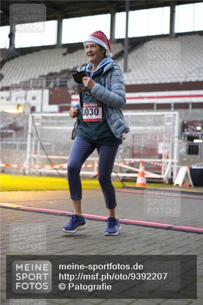 07.12.2025 - St. Pauli X-Mass-Run No. 15 Patografie http://msf.ph/oto/9392207 07.12.2025 10:49:47 Ziel 916, 1035, 1232, 2100, 2201, 2338, 2340, 2341, 2777, 2779, 3026, 3030, 3380 meine-sportfotos.de