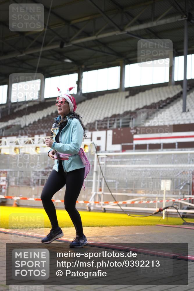 07.12.2025 - St. Pauli X-Mass-Run No. 15 Patografie http://msf.ph/oto/9392213 07.12.2025 10:49:57 Ziel 40, 904, 916, 1035, 1232, 2100, 2201, 2575, 3026, 3030, 4855 meine-sportfotos.de