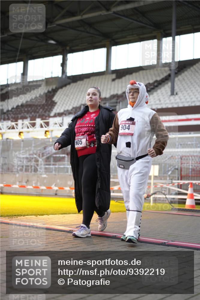 07.12.2025 - St. Pauli X-Mass-Run No. 15 Patografie http://msf.ph/oto/9392219 07.12.2025 10:50:05 Ziel 40, 904, 905, 2575, 4855 meine-sportfotos.de