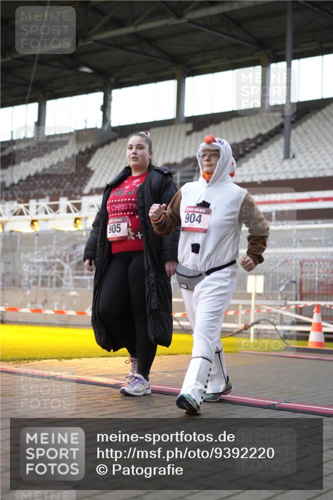 07.12.2025 - St. Pauli X-Mass-Run No. 15 Patografie http://msf.ph/oto/9392220 07.12.2025 10:50:05 Ziel 40, 904, 905, 2575, 4855 meine-sportfotos.de