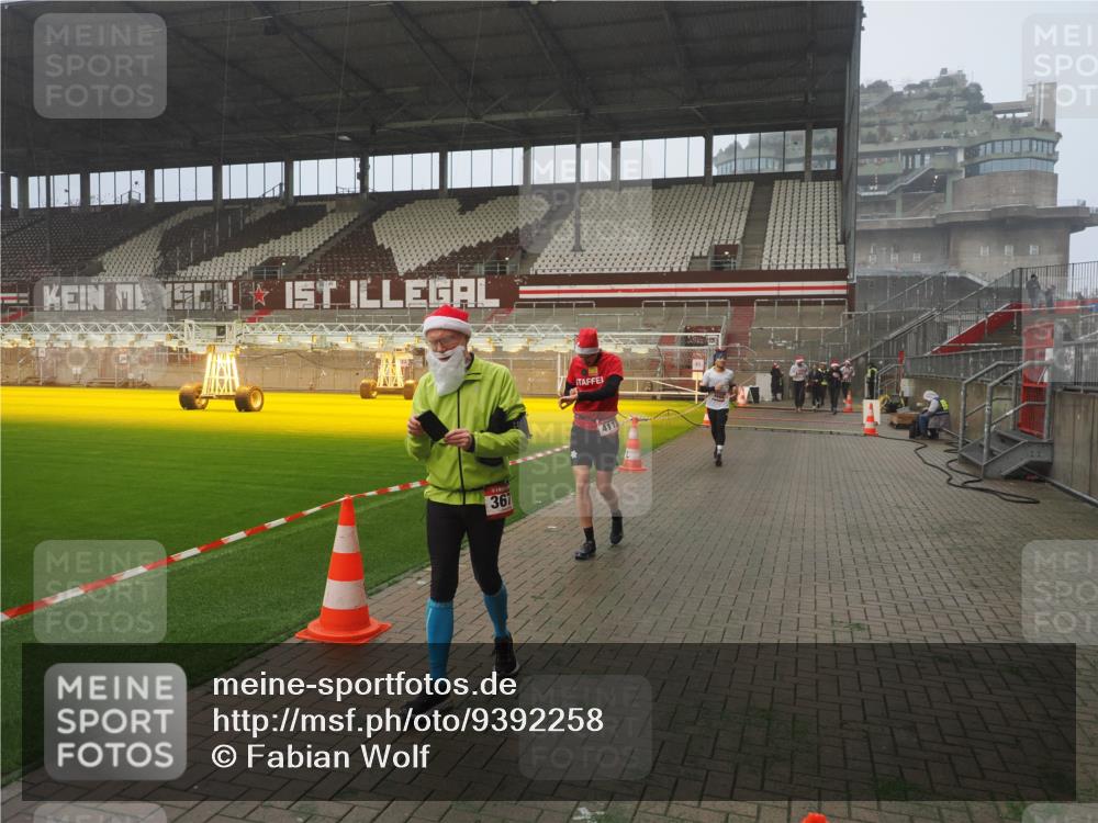 07.12.2025 - St. Pauli X-Mass-Run No. 15 Fabian Wolf http://msf.ph/oto/9392258 07.12.2025 10:09:10 Ziel 19, 1461, 1465, 1570, 1575, 1576, 2126, 3300, 3891, 4066, 4067, 4068, 4113, 4666 meine-sportfotos.de