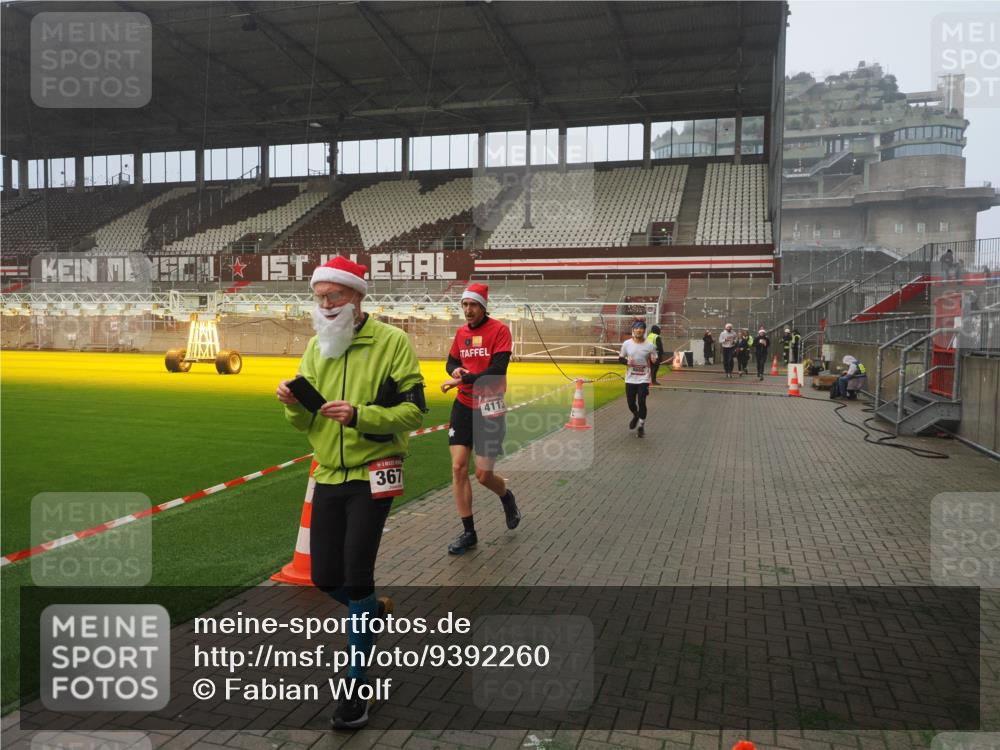 07.12.2025 - St. Pauli X-Mass-Run No. 15 Fabian Wolf http://msf.ph/oto/9392260 07.12.2025 10:09:10 Ziel 19, 1461, 1465, 1570, 1575, 1576, 2126, 3300, 3891, 4066, 4067, 4068, 4113, 4666 meine-sportfotos.de