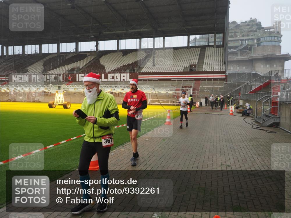 07.12.2025 - St. Pauli X-Mass-Run No. 15 Fabian Wolf http://msf.ph/oto/9392261 07.12.2025 10:09:11 Ziel 19, 881, 896, 960, 1461, 1465, 1570, 1575, 1576, 2126, 3300, 3891, 4066, 4067, 4068, 4113, 4666 meine-sportfotos.de