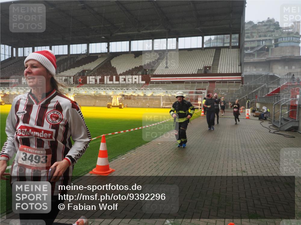 07.12.2025 - St. Pauli X-Mass-Run No. 15 Fabian Wolf http://msf.ph/oto/9392296 07.12.2025 10:09:25 Ziel 800, 881, 896, 899, 960, 1243, 1248, 1718, 3493, 3756 meine-sportfotos.de