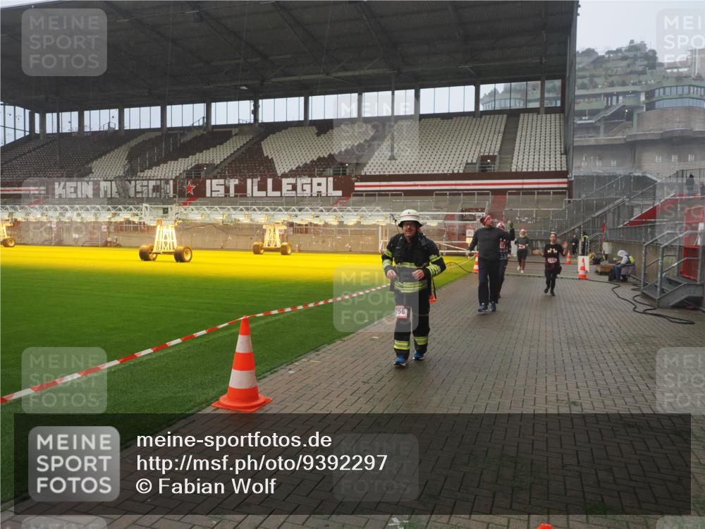 07.12.2025 - St. Pauli X-Mass-Run No. 15 Fabian Wolf http://msf.ph/oto/9392297 07.12.2025 10:09:26 Ziel 800, 881, 896, 899, 960, 1243, 1248, 1718, 3493, 3756 meine-sportfotos.de
