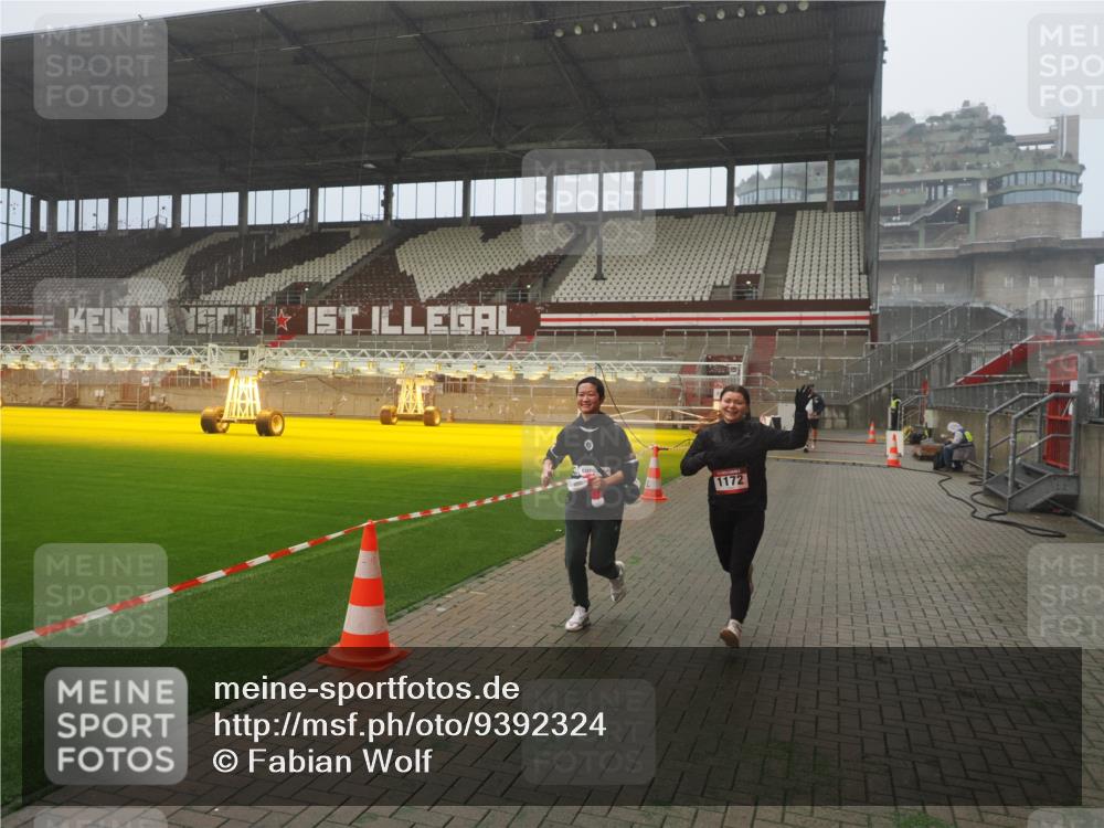 07.12.2025 - St. Pauli X-Mass-Run No. 15 Fabian Wolf http://msf.ph/oto/9392324 07.12.2025 10:09:42 Ziel 800, 1026, 1172, 1191 meine-sportfotos.de