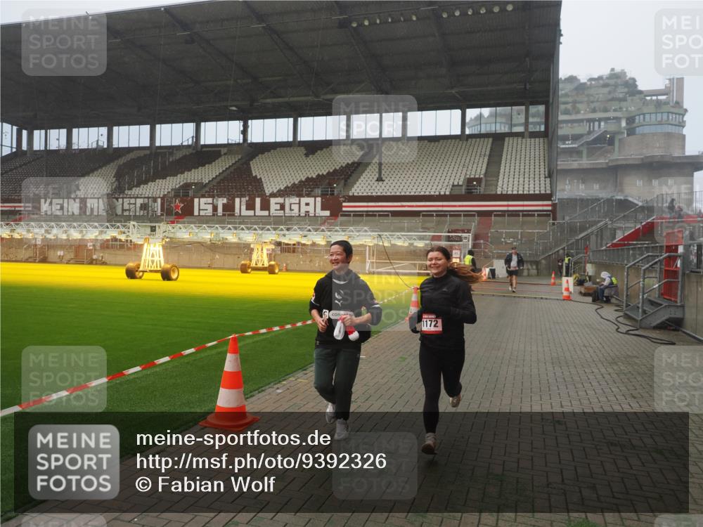 07.12.2025 - St. Pauli X-Mass-Run No. 15 Fabian Wolf http://msf.ph/oto/9392326 07.12.2025 10:09:42 Ziel 800, 1026, 1172, 1191 meine-sportfotos.de