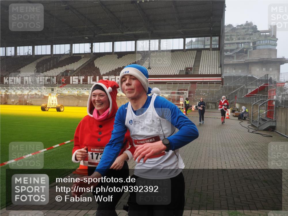 07.12.2025 - St. Pauli X-Mass-Run No. 15 Fabian Wolf http://msf.ph/oto/9392392 07.12.2025 10:10:12 Ziel 962, 1399, 1732, 3245, 3246, 3410, 3411, 4358, 4507 meine-sportfotos.de