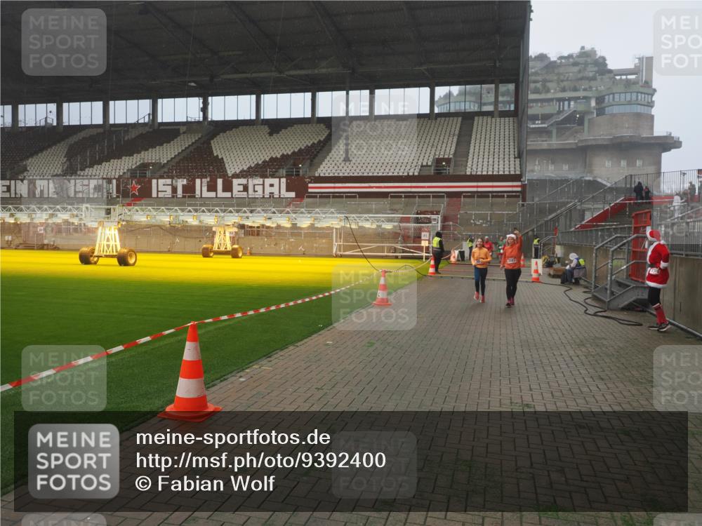 07.12.2025 - St. Pauli X-Mass-Run No. 15 Fabian Wolf http://msf.ph/oto/9392400 07.12.2025 10:10:23 Ziel 962, 1399, 1571, 2083, 2087, 4358, 4507 meine-sportfotos.de