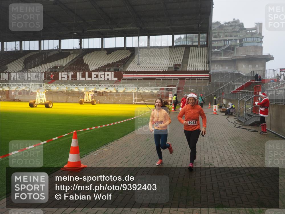 07.12.2025 - St. Pauli X-Mass-Run No. 15 Fabian Wolf http://msf.ph/oto/9392403 07.12.2025 10:10:26 Ziel 550, 962, 1399, 1571, 2083, 2087, 4358, 4507 meine-sportfotos.de