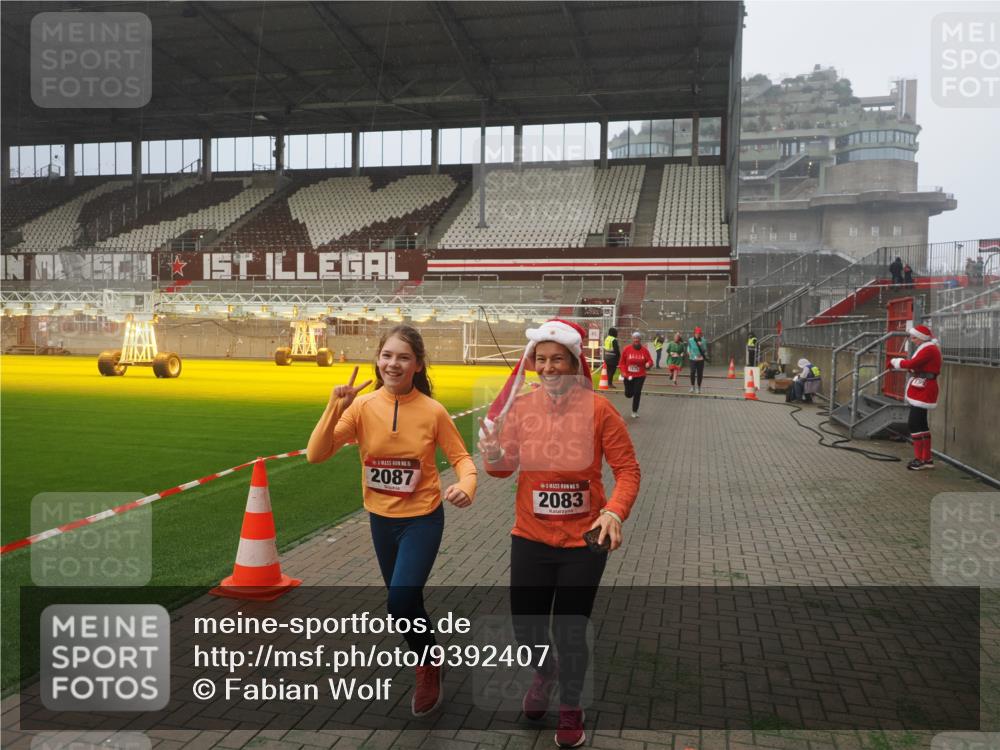 07.12.2025 - St. Pauli X-Mass-Run No. 15 Fabian Wolf http://msf.ph/oto/9392407 07.12.2025 10:10:27 Ziel 550, 962, 964, 1399, 1571, 2083, 2087, 4358, 4507 meine-sportfotos.de