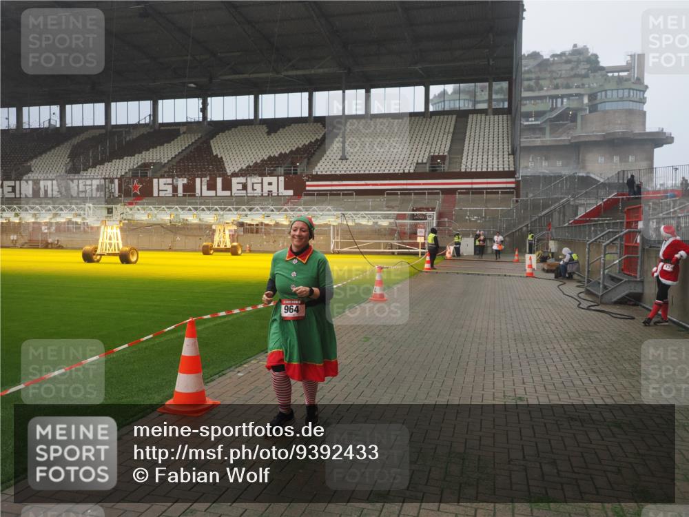07.12.2025 - St. Pauli X-Mass-Run No. 15 Fabian Wolf http://msf.ph/oto/9392433 07.12.2025 10:10:35 Ziel 550, 964, 1571, 2083, 2087 meine-sportfotos.de