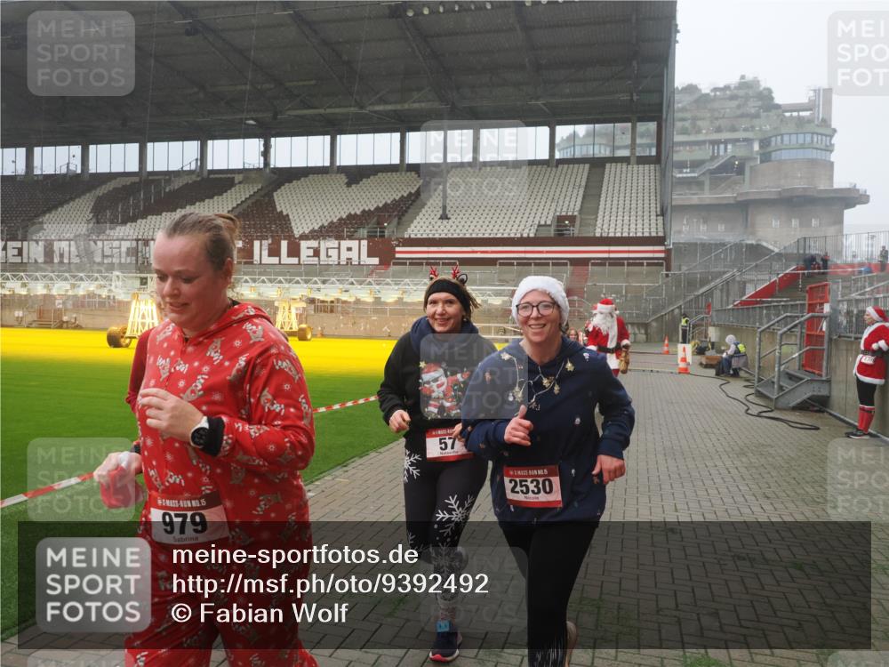 07.12.2025 - St. Pauli X-Mass-Run No. 15 Fabian Wolf http://msf.ph/oto/9392492 07.12.2025 10:11:01 Ziel 57, 979, 983, 1148, 1149, 1150, 1426, 1929, 1935, 2530 meine-sportfotos.de