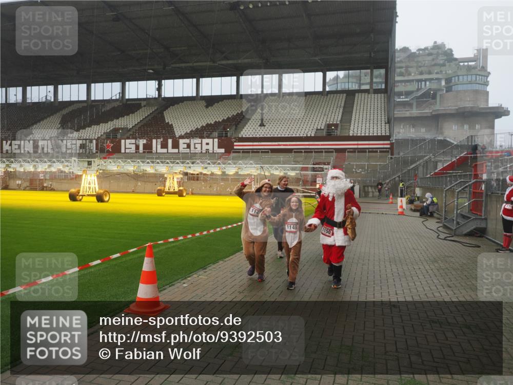 07.12.2025 - St. Pauli X-Mass-Run No. 15 Fabian Wolf http://msf.ph/oto/9392503 07.12.2025 10:11:03 Ziel 57, 979, 983, 1148, 1149, 1150, 1426, 1929, 1935, 2530 meine-sportfotos.de