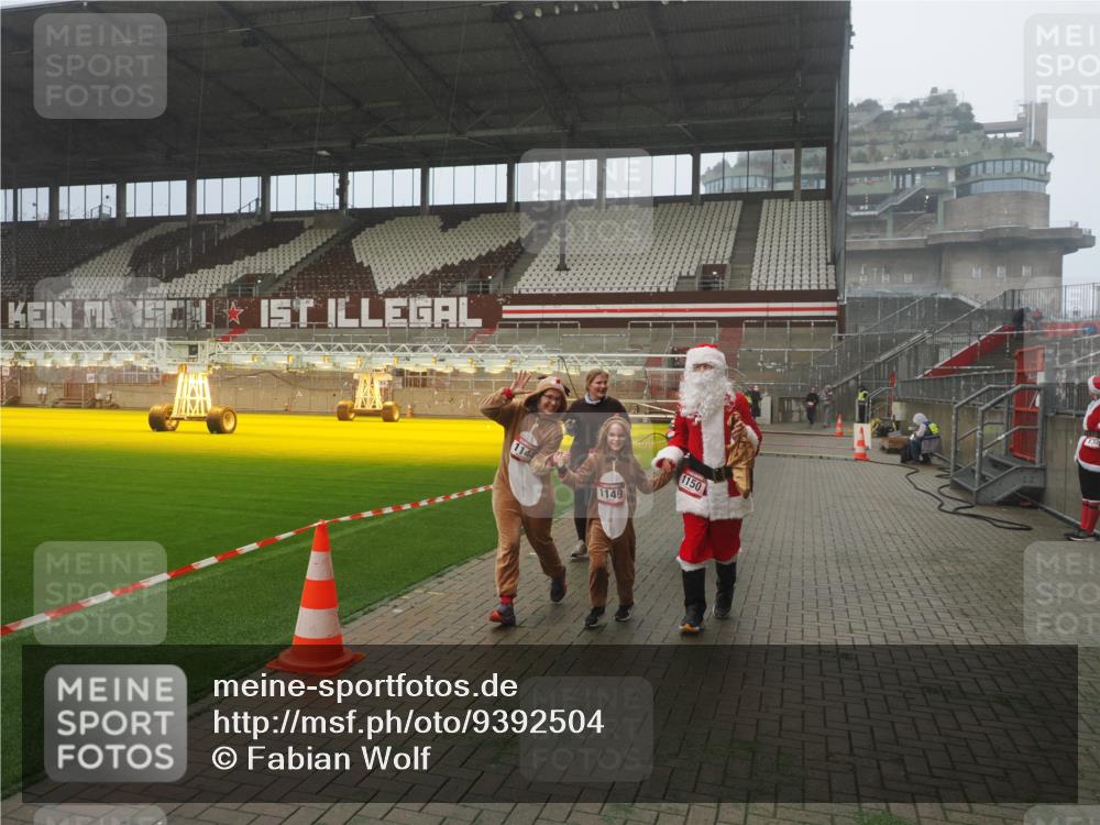 07.12.2025 - St. Pauli X-Mass-Run No. 15 Fabian Wolf http://msf.ph/oto/9392504 07.12.2025 10:11:03 Ziel 57, 979, 983, 1148, 1149, 1150, 1426, 1929, 1935, 2530 meine-sportfotos.de