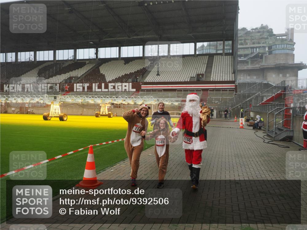 07.12.2025 - St. Pauli X-Mass-Run No. 15 Fabian Wolf http://msf.ph/oto/9392506 07.12.2025 10:11:04 Ziel 57, 979, 983, 1148, 1149, 1150, 1426, 1929, 1935, 2530 meine-sportfotos.de