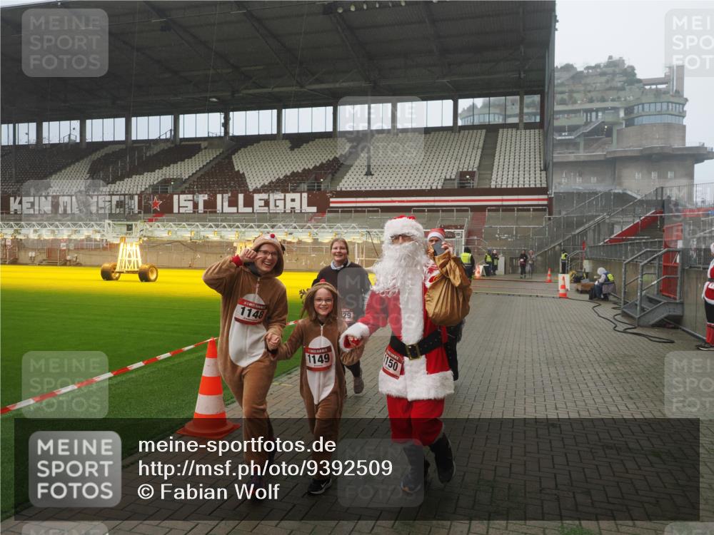 07.12.2025 - St. Pauli X-Mass-Run No. 15 Fabian Wolf http://msf.ph/oto/9392509 07.12.2025 10:11:04 Ziel 57, 979, 983, 1148, 1149, 1150, 1426, 1929, 1935, 2530 meine-sportfotos.de