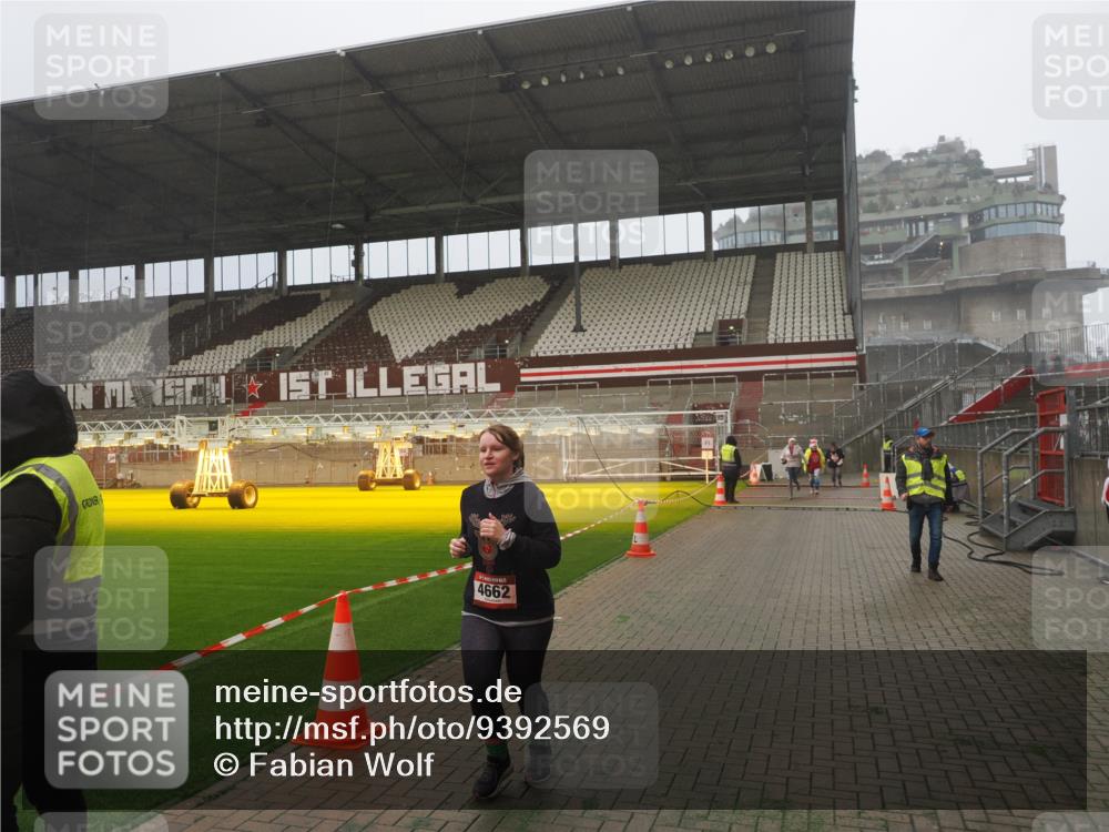 07.12.2025 - St. Pauli X-Mass-Run No. 15 Fabian Wolf http://msf.ph/oto/9392569 07.12.2025 10:11:32 Ziel 2909, 3085, 3354, 4499, 4525, 4659, 4661, 4662 meine-sportfotos.de