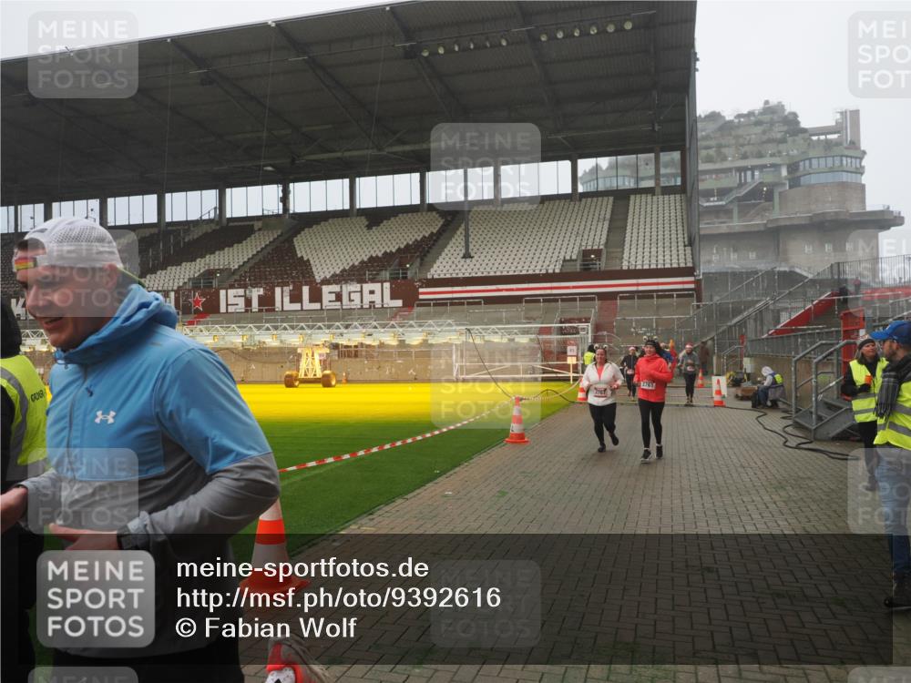 07.12.2025 - St. Pauli X-Mass-Run No. 15 Fabian Wolf http://msf.ph/oto/9392616 07.12.2025 10:11:50 Ziel 670, 1687, 1688, 2906, 2909, 3085, 3761, 3767, 3909, 3932, 3935 meine-sportfotos.de