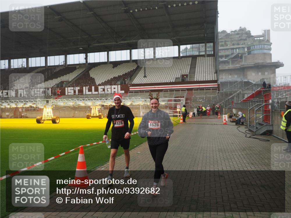 07.12.2025 - St. Pauli X-Mass-Run No. 15 Fabian Wolf http://msf.ph/oto/9392682 07.12.2025 10:12:13 Ziel 756, 1389, 1526, 1833, 2177, 3870, 4658 meine-sportfotos.de