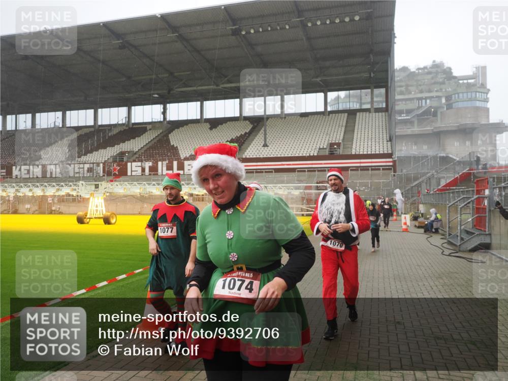 07.12.2025 - St. Pauli X-Mass-Run No. 15 Fabian Wolf http://msf.ph/oto/9392706 07.12.2025 10:12:30 Ziel 1070, 1072, 1074, 1077, 2758, 2760, 2770, 3585 meine-sportfotos.de