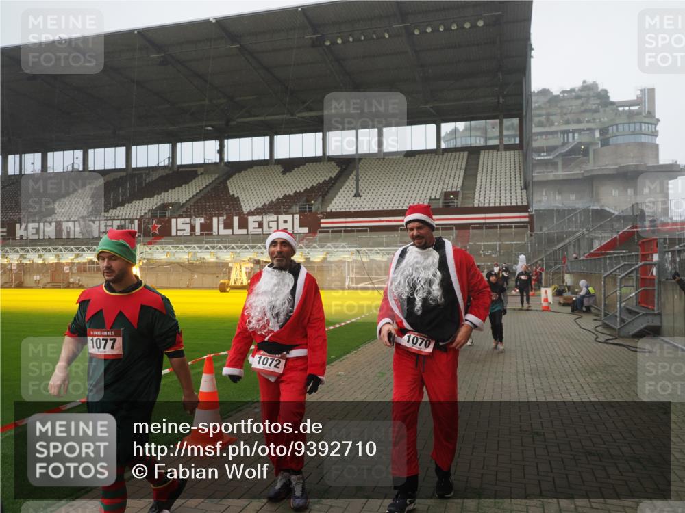 07.12.2025 - St. Pauli X-Mass-Run No. 15 Fabian Wolf http://msf.ph/oto/9392710 07.12.2025 10:12:31 Ziel 1070, 1072, 1074, 1077, 2758, 2760, 2770, 3585 meine-sportfotos.de