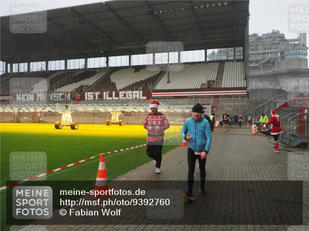 07.12.2025 - St. Pauli X-Mass-Run No. 15 Fabian Wolf http://msf.ph/oto/9392760 07.12.2025 10:12:56 Ziel 9, 18, 80, 938, 1397, 2687, 3040, 3428, 3514, 3551, 3557, 3799, 3834, 3836, 4487 meine-sportfotos.de
