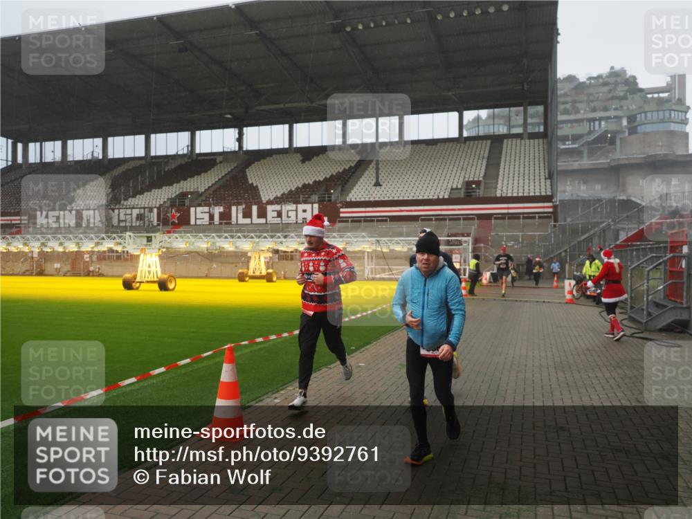 07.12.2025 - St. Pauli X-Mass-Run No. 15 Fabian Wolf http://msf.ph/oto/9392761 07.12.2025 10:12:56 Ziel 9, 18, 80, 938, 1397, 2687, 3040, 3428, 3514, 3551, 3557, 3799, 3834, 3836, 4487 meine-sportfotos.de