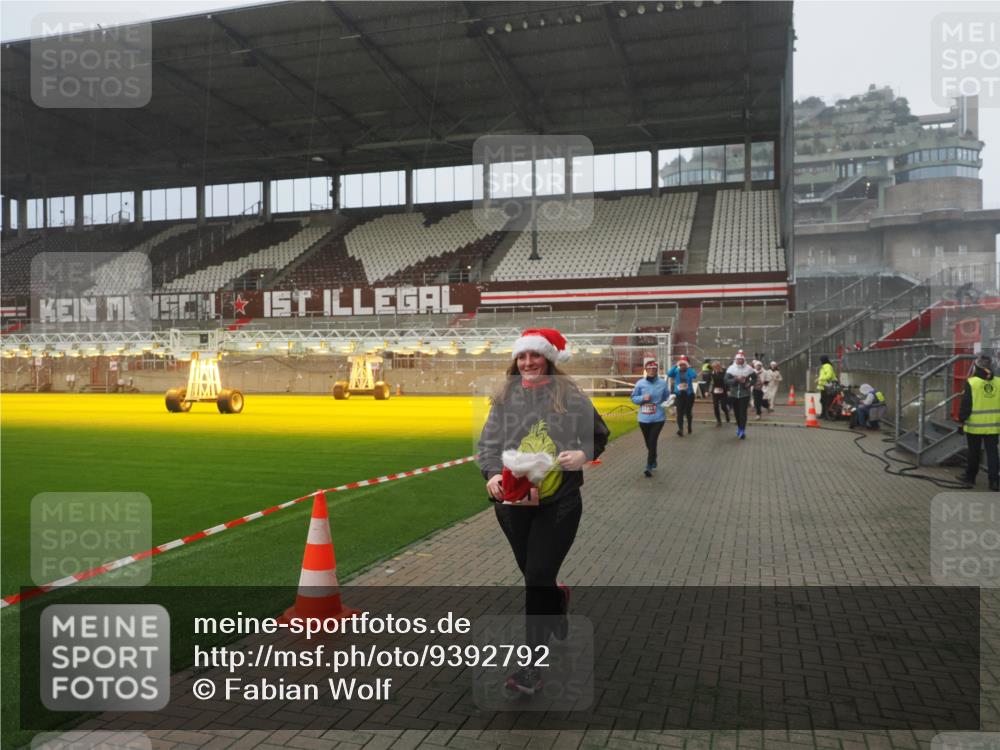 07.12.2025 - St. Pauli X-Mass-Run No. 15 Fabian Wolf http://msf.ph/oto/9392792 07.12.2025 10:13:08 Ziel 80, 1044, 1126, 1397, 1733, 2687, 2711, 2712, 3588, 3589, 4487, 4664 meine-sportfotos.de