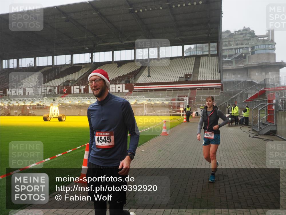 07.12.2025 - St. Pauli X-Mass-Run No. 15 Fabian Wolf http://msf.ph/oto/9392920 07.12.2025 10:14:22 Ziel 174, 352, 1158, 3243, 4489, 4545 meine-sportfotos.de