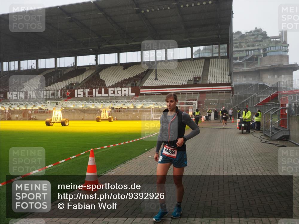 07.12.2025 - St. Pauli X-Mass-Run No. 15 Fabian Wolf http://msf.ph/oto/9392926 07.12.2025 10:14:23 Ziel 174, 352, 1158, 3243, 4489, 4545 meine-sportfotos.de