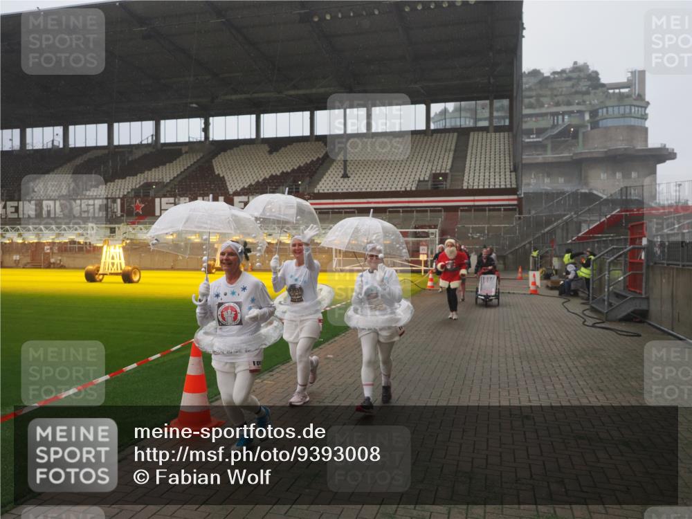 07.12.2025 - St. Pauli X-Mass-Run No. 15 Fabian Wolf http://msf.ph/oto/9393008 07.12.2025 10:14:57 Ziel 762, 1363, 1867, 1869, 1873, 2883, 2891, 3481, 4001, 4004 meine-sportfotos.de