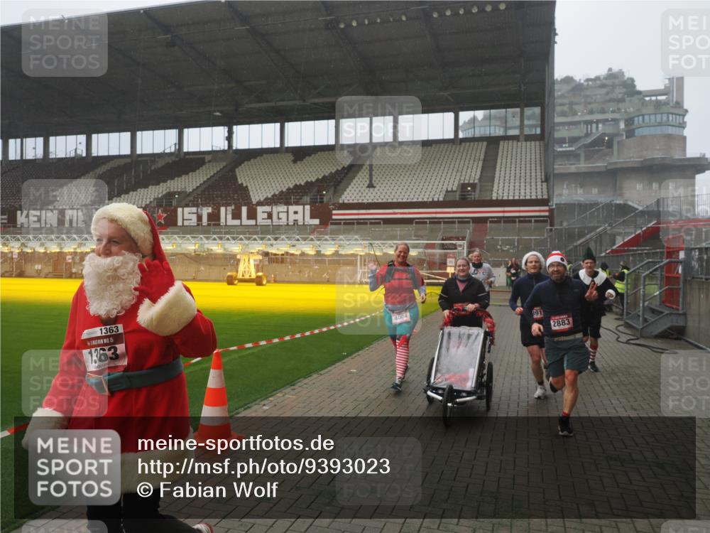 07.12.2025 - St. Pauli X-Mass-Run No. 15 Fabian Wolf http://msf.ph/oto/9393023 07.12.2025 10:15:02 Ziel 308, 762, 1363, 1867, 1869, 1873, 2883, 2891, 3741, 4001, 4004 meine-sportfotos.de