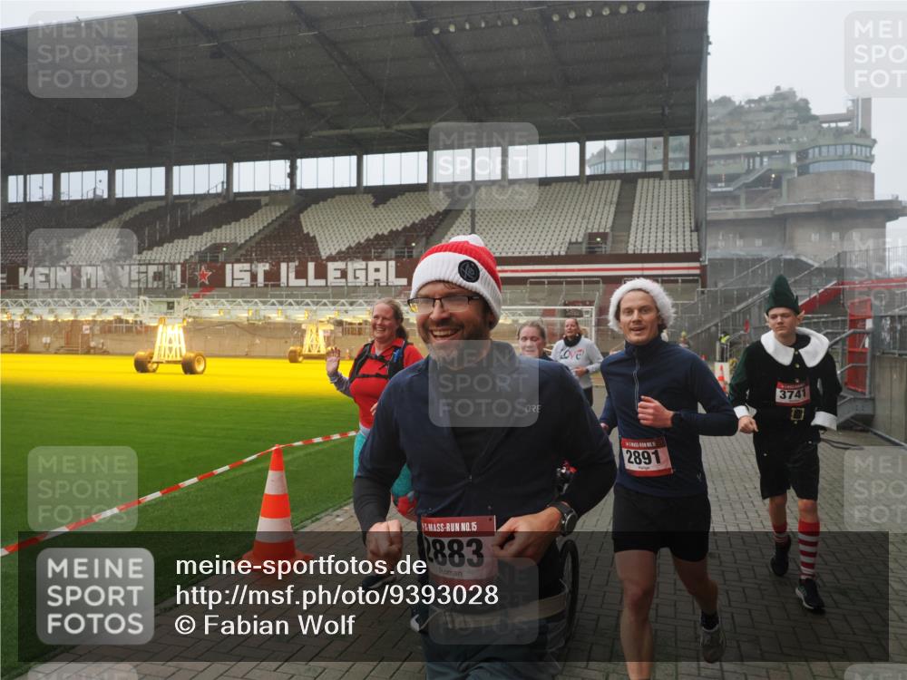 07.12.2025 - St. Pauli X-Mass-Run No. 15 Fabian Wolf http://msf.ph/oto/9393028 07.12.2025 10:15:03 Ziel 308, 762, 1363, 1867, 1869, 1873, 2883, 2891, 3741, 4001, 4004 meine-sportfotos.de
