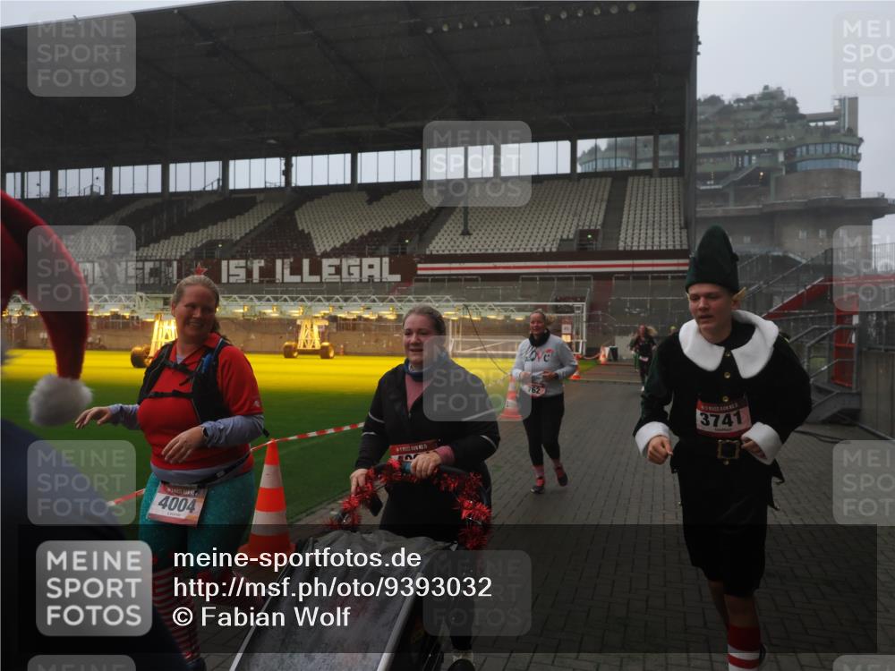 07.12.2025 - St. Pauli X-Mass-Run No. 15 Fabian Wolf http://msf.ph/oto/9393032 07.12.2025 10:15:04 Ziel 308, 762, 1363, 1867, 1869, 1873, 2666, 2667, 2668, 2883, 2891, 3741, 4001, 4004 meine-sportfotos.de