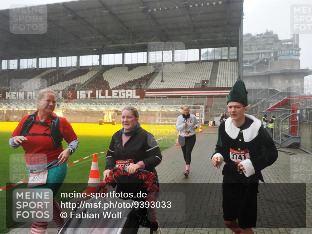 07.12.2025 - St. Pauli X-Mass-Run No. 15 Fabian Wolf http://msf.ph/oto/9393033 07.12.2025 10:15:04 Ziel 308, 762, 1363, 1867, 1869, 1873, 2666, 2667, 2668, 2883, 2891, 3741, 4001, 4004 meine-sportfotos.de