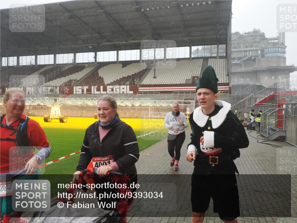 07.12.2025 - St. Pauli X-Mass-Run No. 15 Fabian Wolf http://msf.ph/oto/9393034 07.12.2025 10:15:04 Ziel 308, 762, 1363, 1867, 1869, 1873, 2666, 2667, 2668, 2883, 2891, 3741, 4001, 4004 meine-sportfotos.de